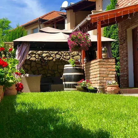 Janicsar Garden Apartman Eger Exterior photo