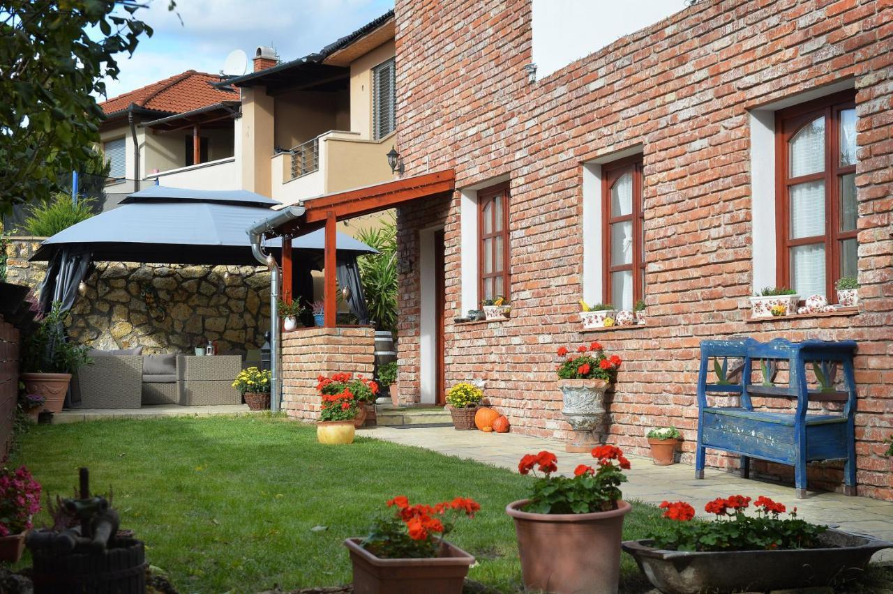 Апартаменты Janicsar Garden