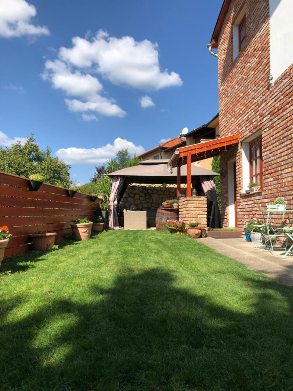 Apartman Janicsár Garden *